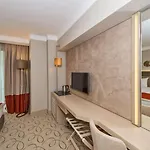 Mare Park & 4*