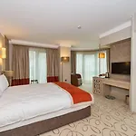 Mare Park & 4*