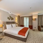 Mare Park & 4*